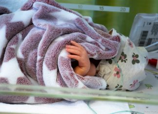 Les rhétos invités à photographier la maternité de Lobbes