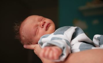 Les rhétos invités à photographier la maternité de Lobbes